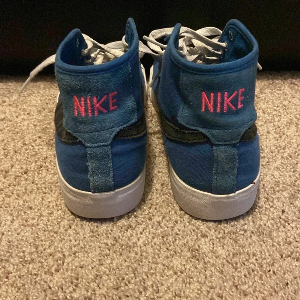 Nike Blazers - Picture 3 of 7